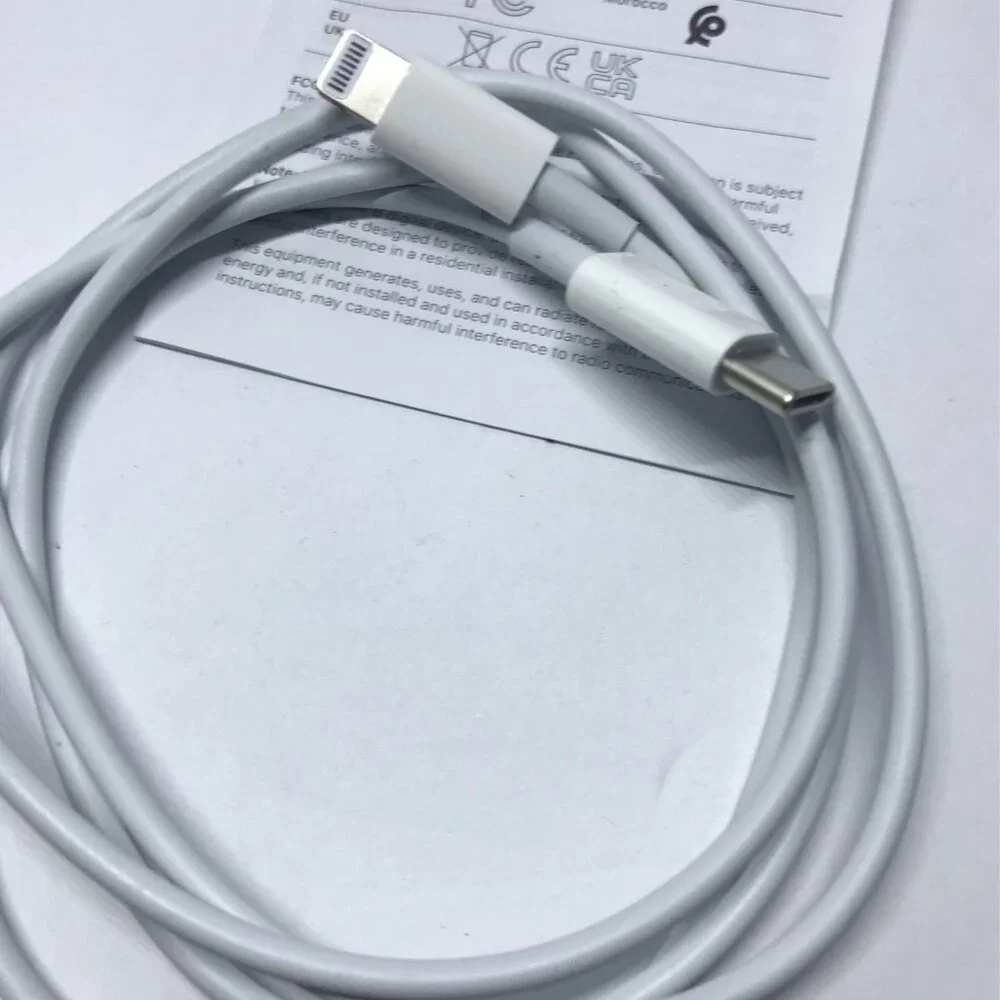 🍒 Official Apple USB-C to Lightning Cable [ 1m in Length ]